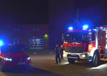 Überraschung für den Kreisfeuerwehrverband – Kreis übergibt zwei neue Einsatzfahrzeuge