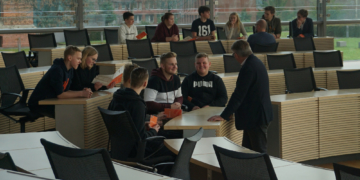 Kreisweites Jugendforum besucht mit Jugendlichen den Landtag