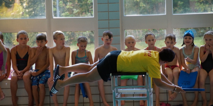 Erfolgreiche Schwimmausbildung bei der DLRG Mölln