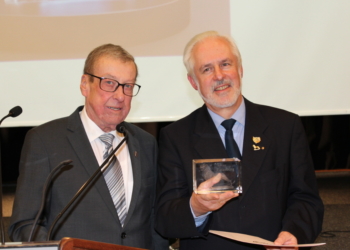 Ratzeburgs erster Holo-Löwe geht an Professor Dr. Frank T. König