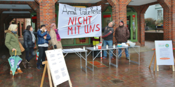 Mahnwache ‚Fridays gegen Altersarmut‘ in Mölln