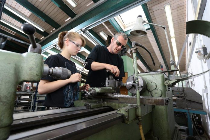 200214_011_2020_GirlsDay_BoysDay_Bild_Zerspanungsmechanikerin