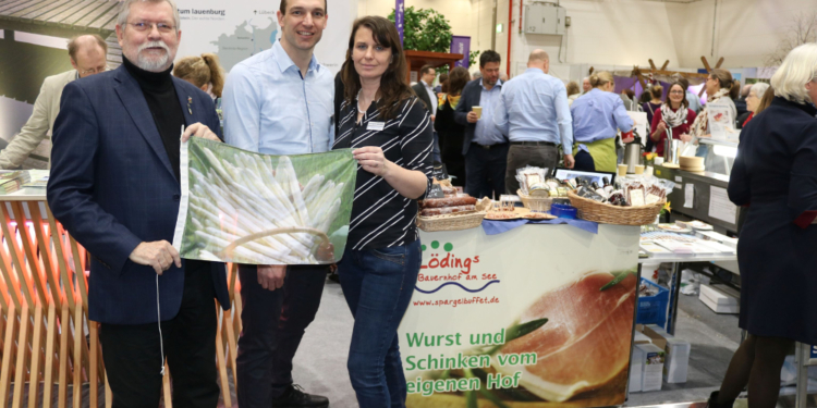 Spargelregatta präsentierte sich auf der Reisemesse in Hamburg