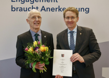 Ehrennadel des Landes Schleswig-Holstein für Paul Petersen