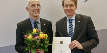 Ehrennadel des Landes Schleswig-Holstein für Paul Petersen