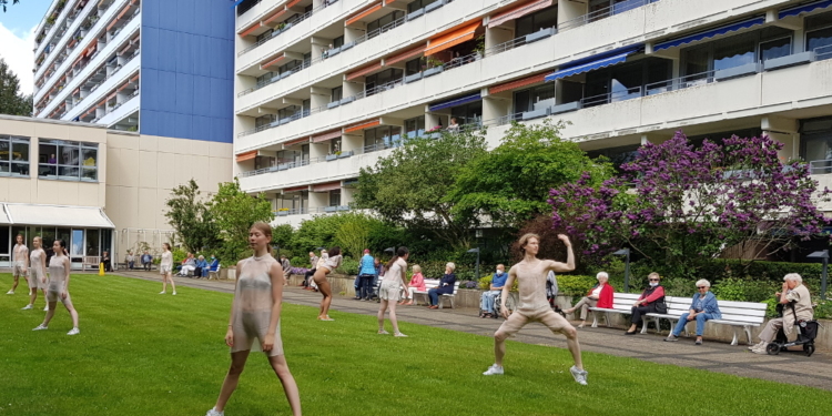Flash dances: Das Bundesjugendballett von John Neumeier tanzte für die Bewohner des Augustinum Mölln