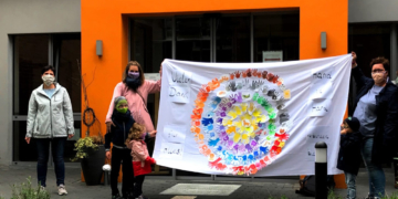 Zusammenhalt trotz Kontaktsperre: Hand in Hand verbunden bleiben