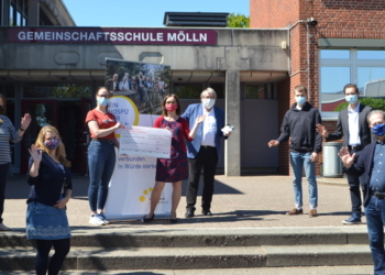 Schüler spenden für Förderverein Hospiz Mölln
