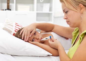 Wenn der Nachwuchs krank ist: Meist übernehmen Mütter die Pflege ihres kranken Kindes