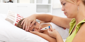 Wenn der Nachwuchs krank ist: Meist übernehmen Mütter die Pflege ihres kranken Kindes