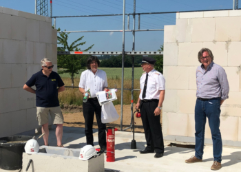 Gemeinde Berkenthin legt Grundstein für neues Feuerwehrhaus