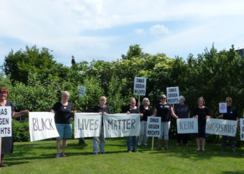 ‚Omas gegen Rechts‘ treffen sich wieder und positionieren sich gegen Rassismus