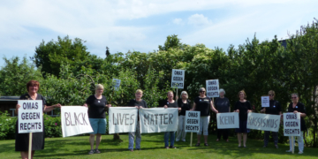‚Omas gegen Rechts‘ treffen sich wieder und positionieren sich gegen Rassismus