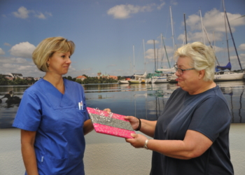30 und 39 Jahre im DRK-Krankenhaus tätig: Gudrun Schachtner und Michael Janic jetzt im Ruhestand