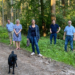 Nina Scheer mit Landes- und Kreispolitik auf Waldbegehung