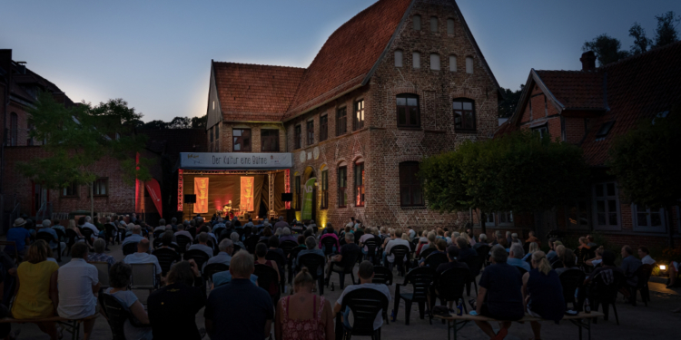 Echte Möllner Folksfest-Atmosphäre mit Stoppok