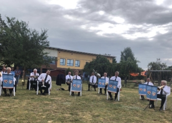 Feuerwehrmusikzug Berkenthin-Krummesse spielt für Bewohner des DRK-Seniorenhauses in Berkenthin
