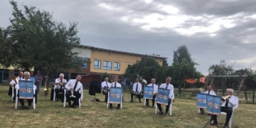 Feuerwehrmusikzug Berkenthin-Krummesse spielt für Bewohner des DRK-Seniorenhauses in Berkenthin