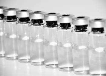 EU-Kommission erreicht ersten Vorvertrag über möglichen COVID-19-Impfstoff mit AstraZeneca