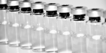 EU-Kommission erreicht ersten Vorvertrag über möglichen COVID-19-Impfstoff mit AstraZeneca