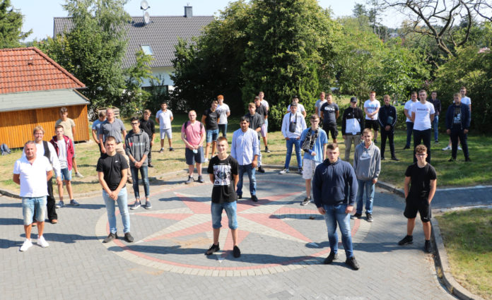 Maurer-, Fliesen-, Platten-und Mosaikleger, Straßenbauer und Tiefbaufacharbeiter-Azubis