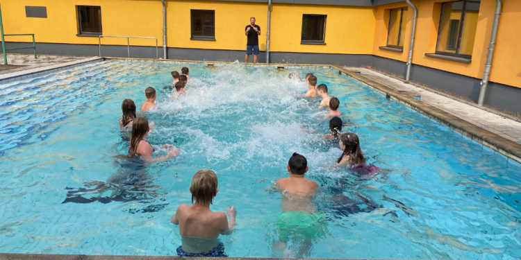 Stecknitz Schule kann bei Hitze auf Lehrschwimmbecken zurückgreifen