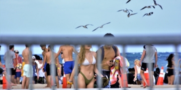 Reiserückkehrer aus Risikogebieten ignorieren zu oft ihre Pflichten, Bußgelder drohen