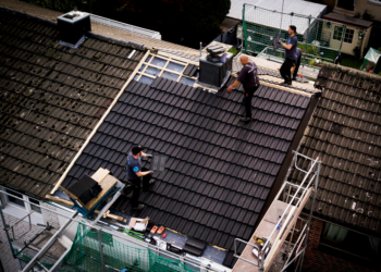 Mehr Geld für Dachdecker gefordert