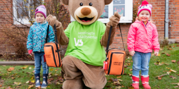 Vereinigte Stadtwerke überreichte Erste-Hilfe-Taschen an Kindertagesstätte ‚Zwergenstübchen‘
