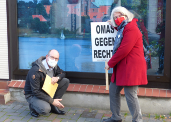 ‚Omas gegen Rechts‘ und Archivar Christian Lopau erinnern an das Schicksal der jüdischen Familie Rosenberg