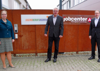Ulrich Elsweier für weitere fünf Jahre als Leiter des Jobcenters Herzogtum Lauenburg bestätigt