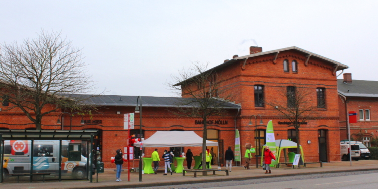 Neuer Glanz mit altem Charme: Möllns Bahnhofsgebäude offiziell wieder eröffnet