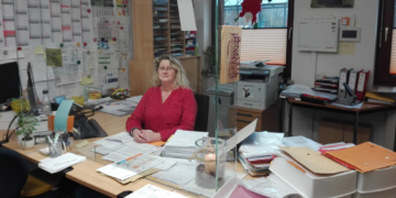 Grundschulsekretärin Carola Klug blickt auf 25 Dienstjahre