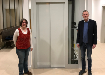 Es geht aufwärts im Pastorat – Fahrstuhl in Betrieb genommen