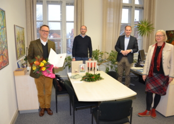 Michael Harder nach erfolgreicher Probezeit zum Sonderschulrektor der Hachede-Schule Geesthacht ernannt