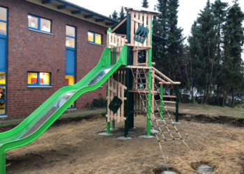 Neues Klettergerüst für die Grundschüler der Stecknitz-Schule