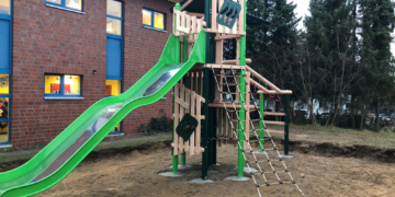 Neues Klettergerüst für die Grundschüler der Stecknitz-Schule