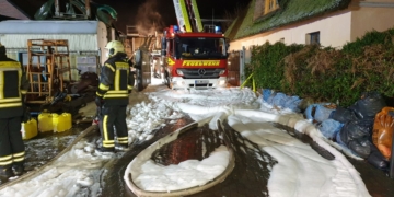 Feuer in einem Mehrfamilienhaus in Aumühle