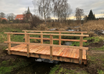 Bauhof der Gemeinde Berkenthin erneuert Brücken im Dorfpark