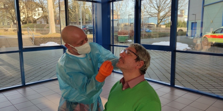 Land und Kommunen wollen bis Anfang April kostenlose Corona-Schnelltests flächendeckend anbieten