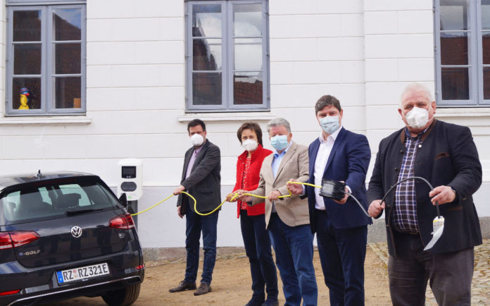 2021_freigabe_ladesaeule_stadthauptmannshof_presse