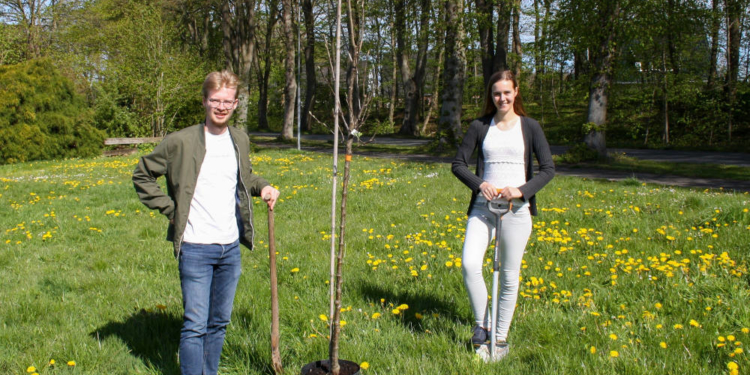 Symbolische Baumpflanzung zur Gründung des Orts-und Amtsverbandes der Grünen in Büchen