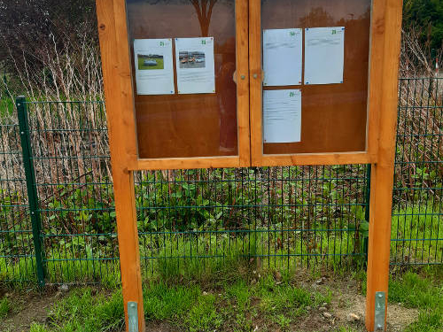 Büchen: Tischlerei Lange spendet neuen Info-Schaukasten