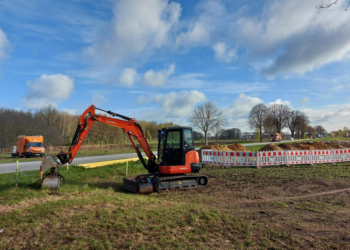 SH Netz verlegt Mittelspannungskabel und Gasleitung für künftigen Kreisverkehr in Grabau