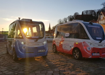 Automatisiert fahrende Shuttles rollen wieder – ab jetzt in blau und rot