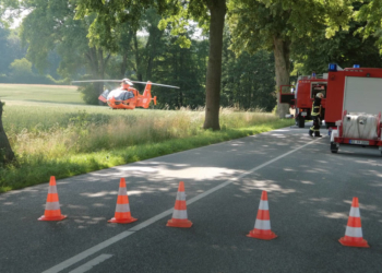 Schwerer Verkehrsunfall auf der B 208 zwischen Mustin und Sande