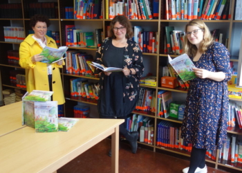 Präventionsprojekt ‚ZUGÄNGE ERWEITERN‘ unterstützt Möllner Gemeinschaftsschule mit Lehrbüchern zum Thema Antisemitismus