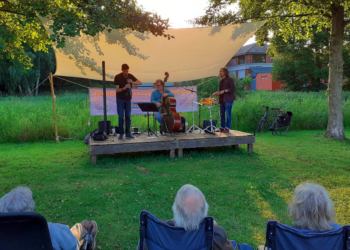 Das ‚Stefan-Kuchel-Trio‘ begeisterte an der Berkenthiner Kanalschleuse
