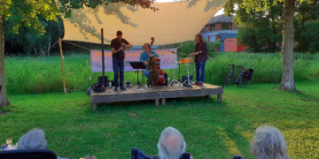 Das ‚Stefan-Kuchel-Trio‘ begeisterte an der Berkenthiner Kanalschleuse