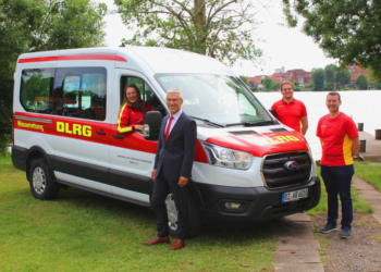 DLRG Mölln mit neuem Fahrzeug gut gerüstet